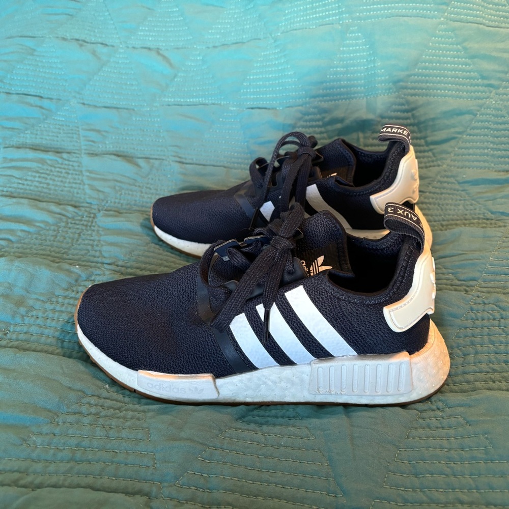 Women's Adidas sneakers